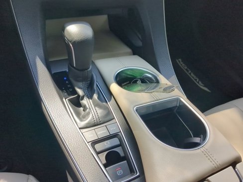 Used 2019 Toyota Avalon XLE image 17