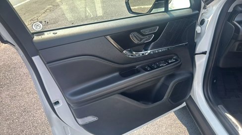Used 2021 Lincoln Corsair AWD w/ Equipment Group 101A image 10