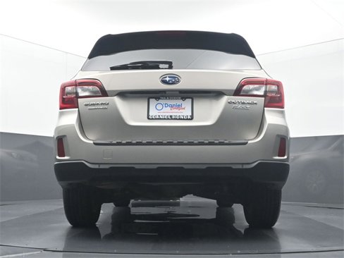 Used 2017 Subaru Outback 2.5i Premium image 10
