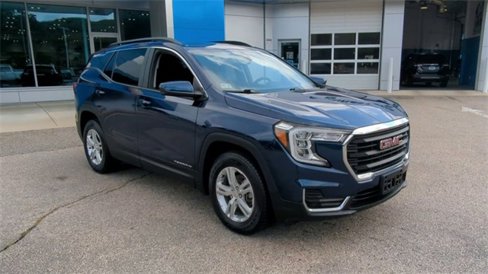 Certified 2022 GMC Terrain SLE w/ Driver Convenience Package image 2