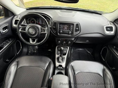 Used 2017 Jeep Compass Latitude w/ Cold Weather Group image 23