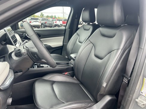 Used 2024 Jeep Compass Limited image 13