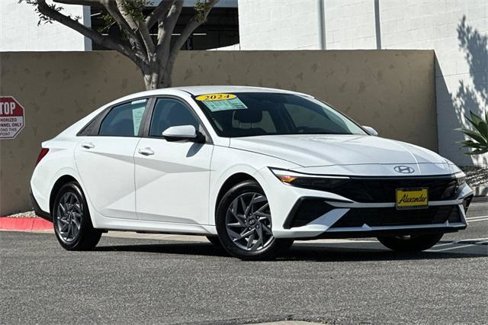 Certified 2024 Hyundai Elantra SEL image 2