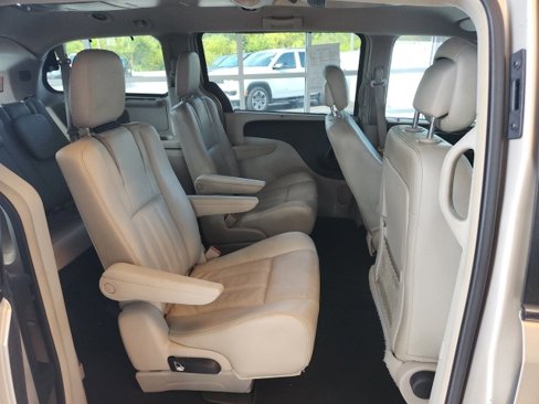 Used 2014 Chrysler Town & Country Touring image 21