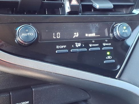 Used 2021 Toyota Camry SE image 25