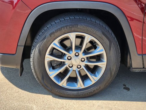 Used 2019 Jeep Cherokee Latitude Plus image 20