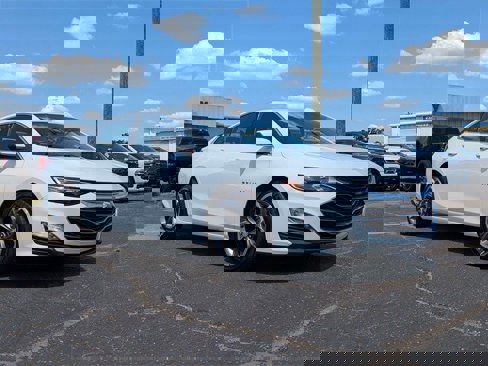 Used 2023 Chevrolet Malibu LT image 2