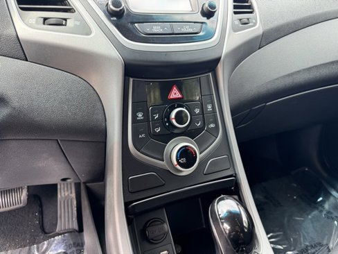 Used 2015 Hyundai Elantra SE w/ Option Group 03 image 16