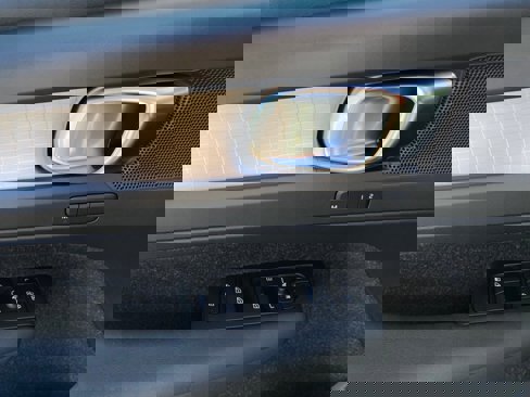 Used 2019 Volvo XC40 T5 Momentum image 12