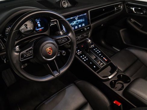 Certified 2024 Porsche Macan S image 4