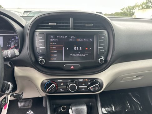 Used 2022 Kia Soul LX image 29