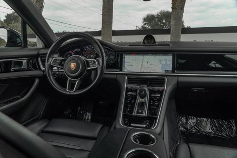 Used 2020 Porsche Panamera image 18