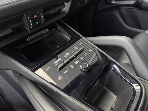 Used 2024 Porsche Cayenne image 24