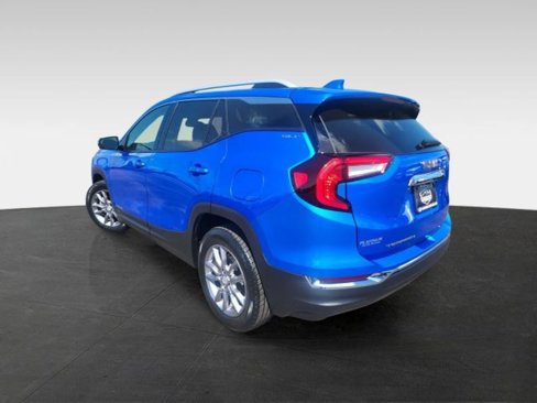 Used 2024 GMC Terrain SLT image 4