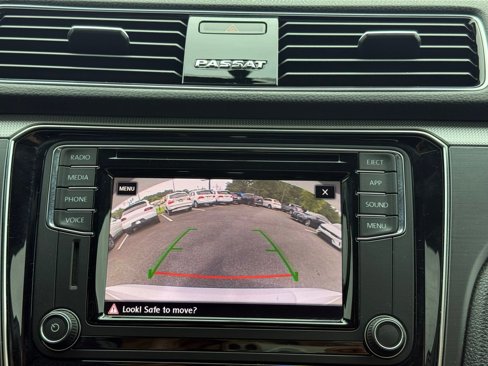 Used 2018 Volkswagen Passat 2.0T R-Line image 25