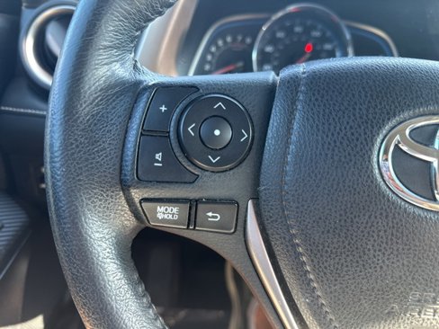 Used 2015 Toyota RAV4 Limited image 25