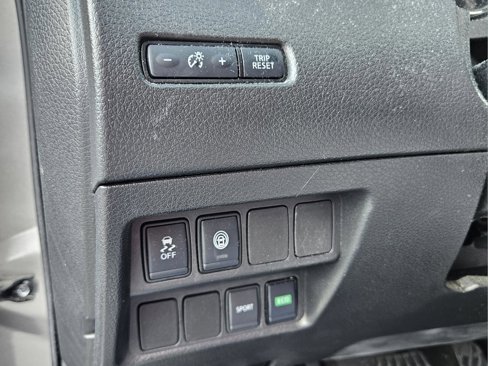 Used 2020 Nissan Rogue Sport SV image 23
