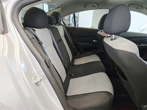 Used 2011 Chevrolet Cruze LS image 11
