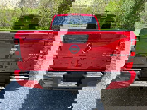 Used 2022 Nissan Frontier SV image 7