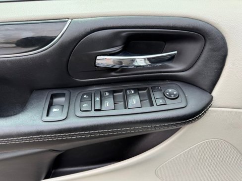 Used 2019 Dodge Grand Caravan SXT w/ Driver Convenience Group image 19