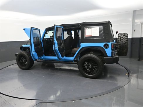 Used 2018 Jeep Wrangler Unlimited Sport w/ Connectivity Group image 39
