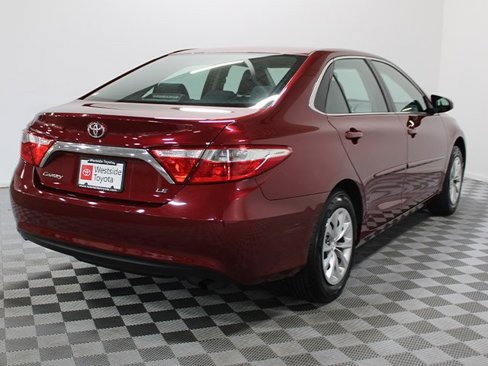 Used 2015 Toyota Camry LE image 6