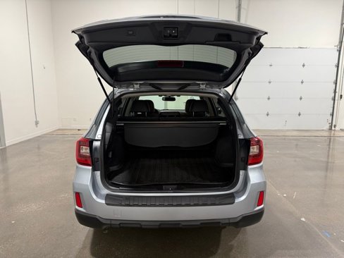 Used 2016 Subaru Outback 2.5i Limited image 9