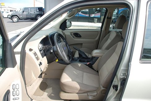 Used 2005 Ford Escape XLS image 11