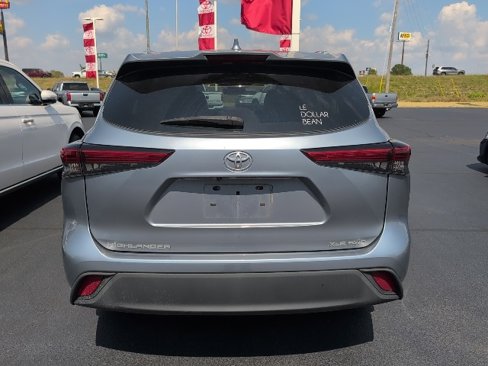 Used 2021 Toyota Highlander XLE image 8
