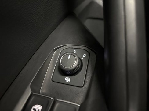 Used 2025 Volkswagen Jetta SE image 40