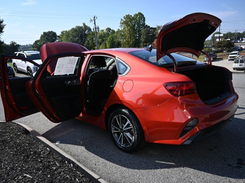 Used 2022 Kia Forte LXS image 17