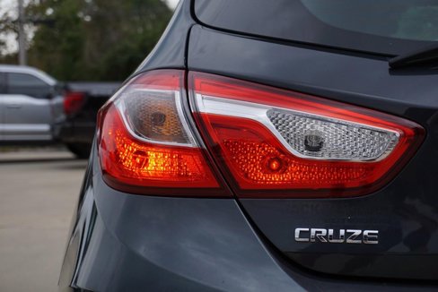 Used 2017 Chevrolet Cruze Premier image 16