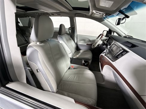 Used 2014 Toyota Sienna Limited image 12