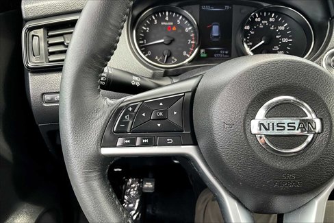 Used 2017 Nissan Rogue SV image 22