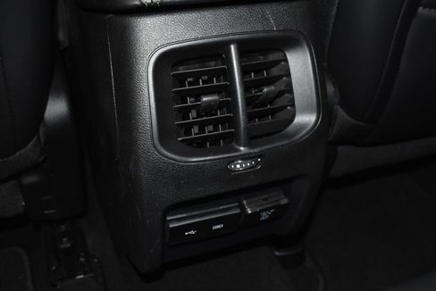 Used 2019 Jeep Cherokee Limited image 33