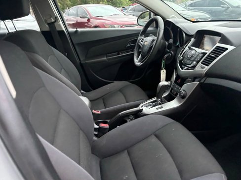 Used 2016 Chevrolet Cruze LT image 10