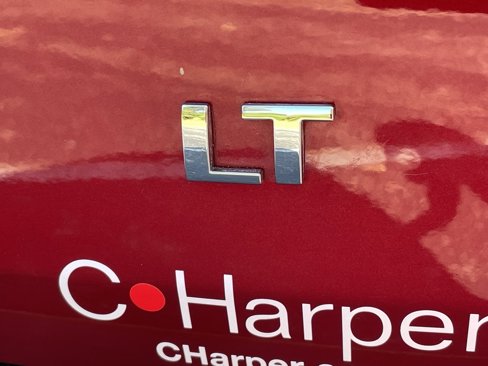 Used 2019 Chevrolet Traverse LT image 17