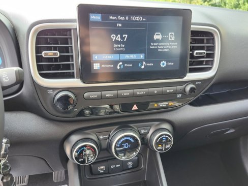 Used 2023 Hyundai Venue SEL image 21