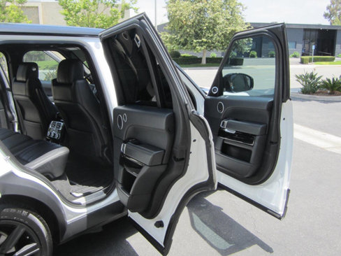 Used 2017 Land Rover Range Rover HSE image 14