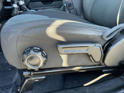 Used 2020 Jeep Wrangler Unlimited Sahara image 14