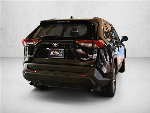 Used 2020 Toyota RAV4 XLE Premium image 5