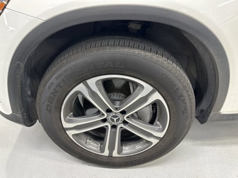 Used 2018 Mercedes-Benz GLC 300 4MATIC image 3