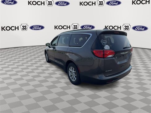 Used 2020 Chrysler Voyager Lxi image 6