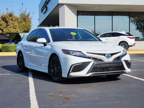 Used 2023 Toyota Camry XSE image 3