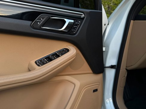 Used 2017 Porsche Macan S image 10