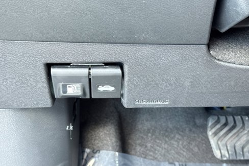 New 2025 Nissan Versa SV w/ Trunk Package image 30