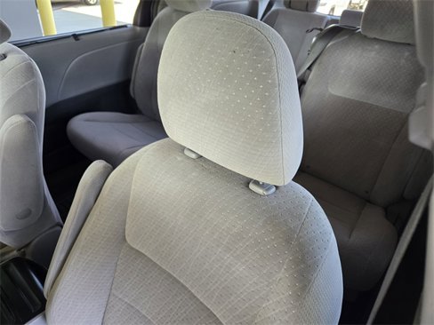Used 2015 Toyota Sienna LE image 21