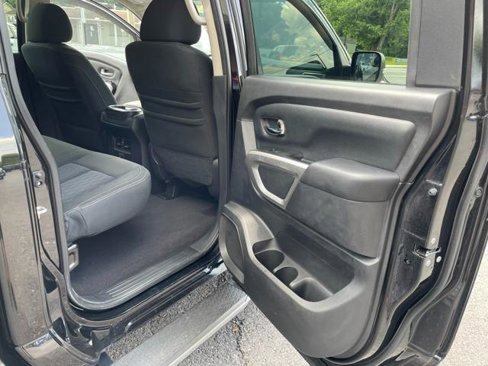 Used 2017 Nissan Titan SV image 22