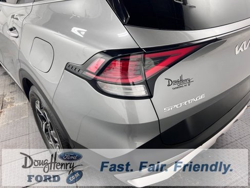 Used 2024 Kia Sportage LX image 12