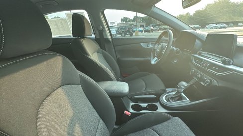 Used 2023 Kia Forte LXS image 7